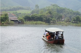 &#39;Ốc đảo&#39; rừng xanh mòn mỏi chờ đợi một cây cầu