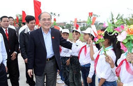 Chủ tịch Quốc hội Nguyễn Sinh Hùng dự ngày hội Đại đoàn kết toàn dân tộc