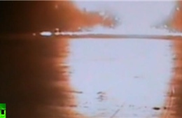 Khoảnh khắc máy bay Nga đâm thẳng xuống đất, nổ tung