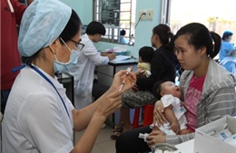 Trẻ phản ứng với vắc-xin Quinvaxem đã phục hồi tốt