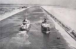 Người khơi thông kênh đào Suez 