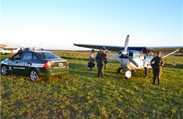 Argentina triệt phá băng buôn lậu ma túy bằng máy bay