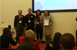 Trường dạy tiếng Việt nhận giải thưởng của Viện Hàn lâm Anh