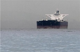 Mỹ cấm vận ngành dầu của Iran thêm 6 tháng 