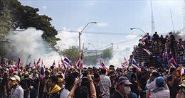 Hơi cay mù mịt giải tán người biểu tình Thái 