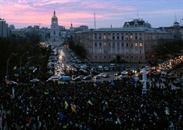 Phe đối lập Ukraine biểu tình rầm rộ, chiếm tòa thị chính Kiev