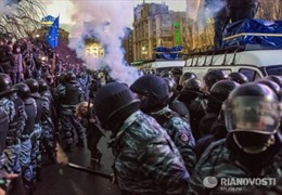 Đụng độ người biểu tình, 100 cảnh sát Ukraine bị thương