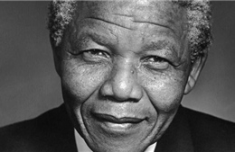 Cựu Tổng thống Nam Phi Nelson Mandela qua đời 