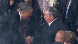 Cái bắt tay giữa Tổng thống Mỹ và Chủ tịch Cuba nói điều gì?