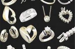 Vận chuyển gần 100 kg đồ trang sức trái phép