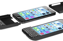 Bàn phím tháo rời khiến iPhone trông như Blackberry