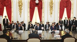 Thủ tướng Nguyễn Tấn Dũng thăm Đại sứ quán Việt Nam tại Nhật Bản 