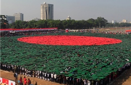 27.000 người Bangladesh xếp hình quốc kỳ lớn nhất thế giới