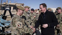 Thủ tướng Anh bất ngờ thăm binh sĩ ở Afghanistan 