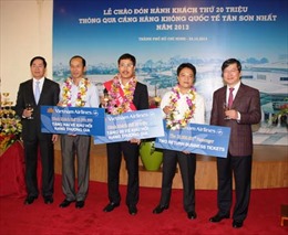 Sân bay Tân Sơn Nhất đón lượt khách thứ 20 triệu trong năm 2013 