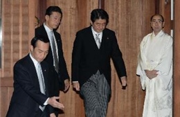 Nga phản ứng việc Thủ tướng Nhật viếng đền Yasukuni 