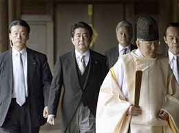 Nga, Trung chỉ trích chuyến thăm đền Yasukuni của Thủ tướng Nhật