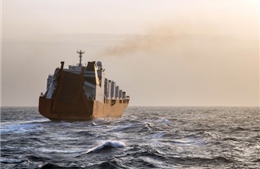 Tàu quân sự Nga, Trung Quốc hộ tống tàu chở vũ khí hóa học rời Syria