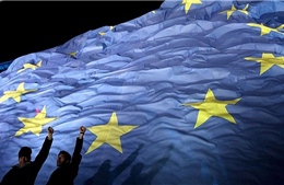 Hoạt động của khu vực tư nhân Eurozone khởi sắc