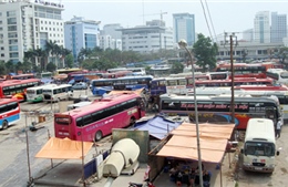 Cưỡng chế bãi xe dù lấn sông Sài Gòn 