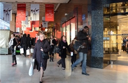 Paris bước vào mùa bán hàng giảm giá
