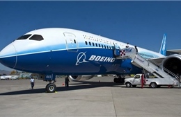 Boeing Dreamliner của Hàng không Nhật Bản xì khói trắng