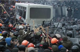 Cảnh sát Ukraine đụng độ người biểu tình