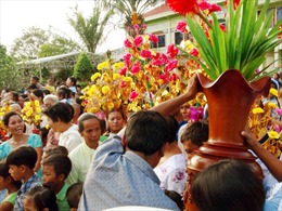 Phum sóc Khmer rộn ràng ngày lễ Kathina