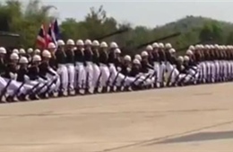 Quân đội Thái Lan đồng diễn đội hình đẹp mắt
