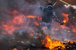 Xem đụng độ ác liệt giữa cảnh sát và người biểu tình Ukraine