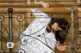 Nữ Tổng thống Argentina tươi tắn xuất hiện sau phẫu thuật