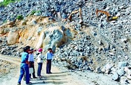 Đóng cửa các mỏ đá ở núi Bà Đen 