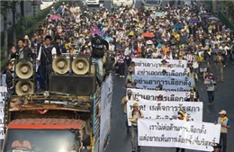 Thái Lan đề nghị phát lệnh bắt 16 thủ lĩnh biểu tình