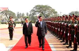 Thủ tướng Campuchia thăm chính thức Lào
