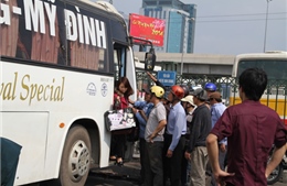 Đầu năm, nhà xe vẫn 'làm giá'