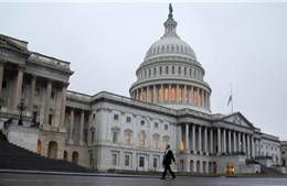 Hạ viện Mỹ thông qua dự luật nâng trần nợ 