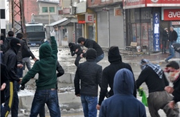 Cảnh sát Thổ Nhĩ Kỳ bắn hơi cay vào người biểu tình