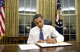 Tổng thống Mỹ ký dự luật tăng trần nợ