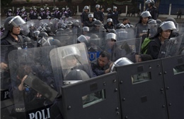 Thái Lan bắt giữ thủ lĩnh và 100 người biểu tình 