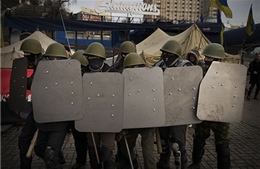 Cảnh sát Ukraine đụng độ người biểu tình sát tòa nhà Quốc hội 
