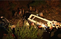Xe khách lao sông tại Pakistan, gần 20 người thương vong 