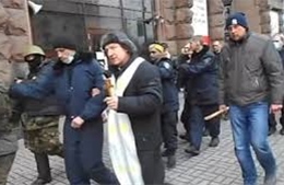 Cảnh sát Ukraine lũ lượt bị bắt làm con tin