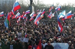 Hàng nghìn người Ukraine tuần hành phản đối chính biến