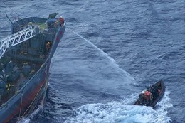 Philippines tố Trung Quốc dùng vòi rồng đuổi ngư dân 