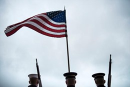 Lầu Năm góc chỉ dùng quốc kỳ “thuần Mỹ 100%”