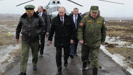 Putin thị sát diễn tập bắn đạn thật gần biên giới Ukraine