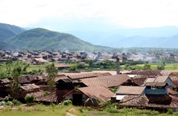 Về biên giới xem đàn bà xây nhà