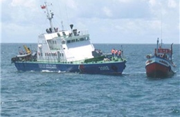 Cảnh sát biển bắt tàu chở 100m3 dầu lậu