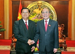 Chủ tịch Quốc hội Nguyễn Sinh Hùng tiếp Phó Chủ tịch Quốc hội Lào
