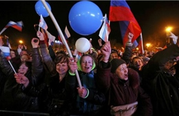 Người Crimea ăn mừng ngay trong đêm